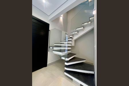 Casa de condomínio à venda com 158m², 3 quartos e 2 vagas Casa de condomínio à venda com 158m², 3 quartos e 2 vagasEscada