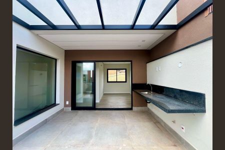 Casa de condomínio à venda com 158m², 3 quartos e 2 vagas Casa de condomínio à venda com 158m², 3 quartos e 2 vagasCobertura