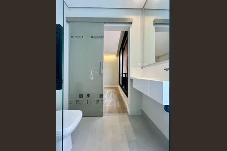 Casa de condomínio à venda com 158m², 3 quartos e 2 vagas Casa de condomínio à venda com 158m², 3 quartos e 2 vagasBanheiro da Suíte