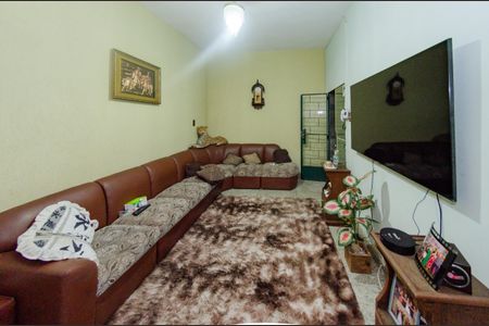 Casa à venda com 220m², 4 quartos e 2 vagasSala