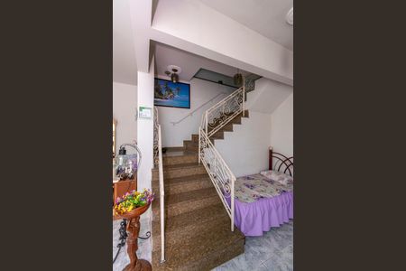 Sala - Acesso ao 2º andar de casa para alugar com 3 quartos, 100m² em Bonsucesso, Rio de Janeiro