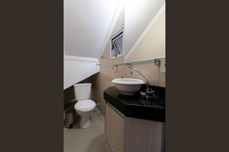 Casa de condomínio à venda com 140m², 3 quartos e 2 vagasLavabo