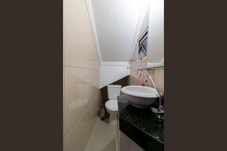 Casa de condomínio à venda com 140m², 3 quartos e 2 vagasLavabo