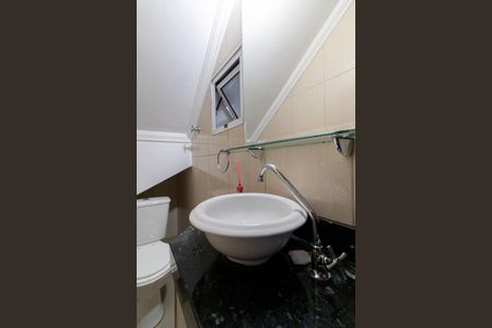 Casa de condomínio à venda com 140m², 3 quartos e 2 vagasLavabo