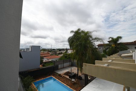 Casa de condomínio à venda com 158m², 3 quartos e 2 vagasÁrea de Serviço - Vista