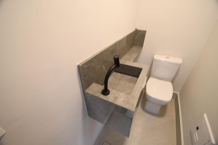 Casa de condomínio à venda com 158m², 3 quartos e 2 vagasLavabo