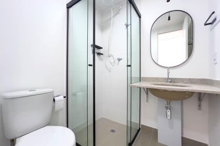 Banheiro de kitnet/studio para alugar com 1 quarto, 23m² em Vila Mariana, São Paulo