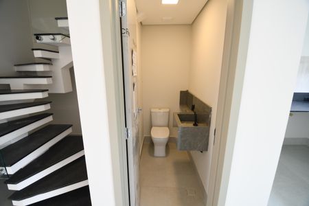 Casa de condomínio à venda com 158m², 3 quartos e 2 vagasLavabo