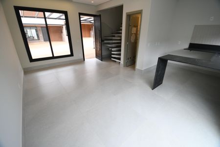 Casa de condomínio à venda com 158m², 3 quartos e 2 vagasSala