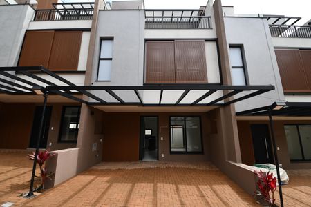 Casa de condomínio à venda com 158m², 3 quartos e 2 vagasFachada