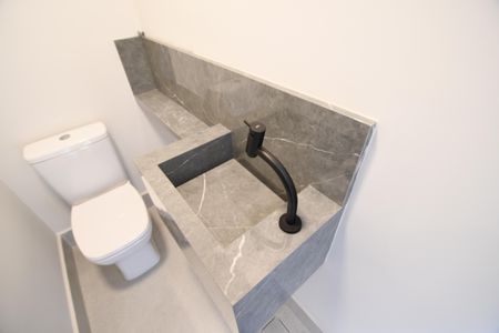 Casa de condomínio à venda com 158m², 3 quartos e 2 vagasLavabo