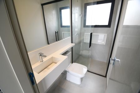 Casa de condomínio à venda com 158m², 3 quartos e 2 vagasBanheiro de serviço