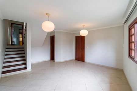 Casa à venda com 3 quartos, 200m² em Vila Suzana, São Paulo