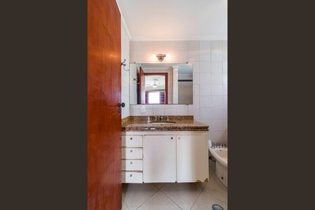 Casa à venda com 200m², 3 quartos e 4 vagasBanheiro da Suíte