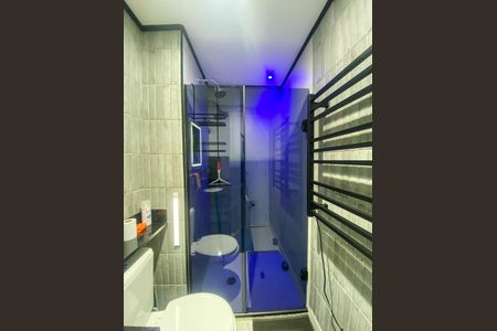 Banheiro de kitnet/studio para alugar com 1 quarto, 30m² em Jardim das Acacias, São Paulo