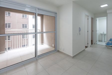 Sala de apartamento para alugar com 2 quartos, 34m² em Parque Industrial Tomas Edson, São Paulo