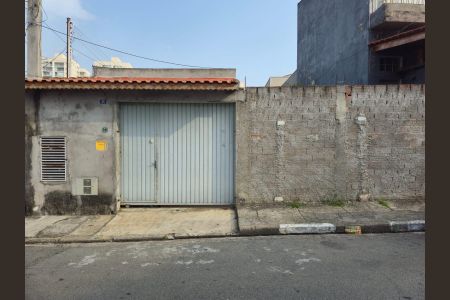 Casa à venda com 79m², 2 quartos e 8 vagas Casa à venda com 79m², 2 quartos e 8 vagasFachada