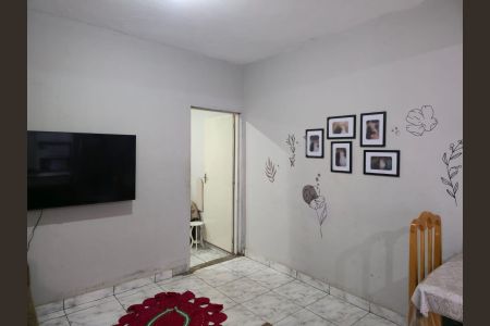 Casa à venda com 79m², 2 quartos e 8 vagas Casa à venda com 79m², 2 quartos e 8 vagasSala