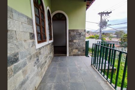 Casa à venda com 420m², 3 quartos e 4 vagas Casa à venda com 420m², 3 quartos e 4 vagasVaranda