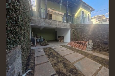 Casa à venda com 420m², 3 quartos e 4 vagas Casa à venda com 420m², 3 quartos e 4 vagasGaragem