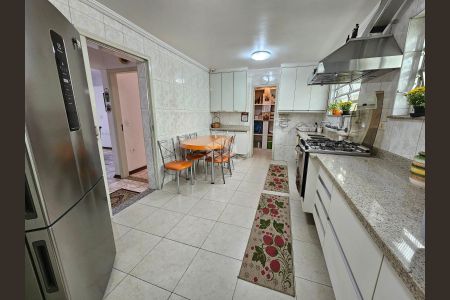 Casa à venda com 4 quartos, 240m² em Jardim Guanca, São Paulo