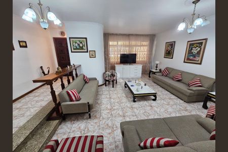 Casa à venda com 4 quartos, 240m² em Jardim Guanca, São Paulo