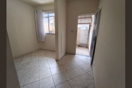 Sala/Quarto de kitnet/studio para alugar com 1 quarto, 30m² em Jacarepaguá, Rio de Janeiro