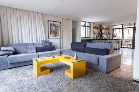 Apartamento à venda com 318m², 5 quartos e 3 vagas Apartamento à venda com 318m², 5 quartos e 3 vagasSala de TV - cobertura