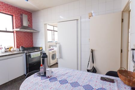 Apartamento à venda com 318m², 5 quartos e 3 vagas Apartamento à venda com 318m², 5 quartos e 3 vagasCozinha