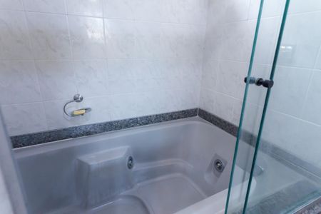 Apartamento à venda com 318m², 5 quartos e 3 vagas Apartamento à venda com 318m², 5 quartos e 3 vagasBanheiro suite