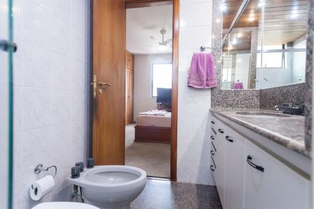 Apartamento à venda com 318m², 5 quartos e 3 vagas Apartamento à venda com 318m², 5 quartos e 3 vagasBanheiro suite