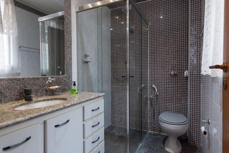 Apartamento à venda com 318m², 5 quartos e 3 vagas Apartamento à venda com 318m², 5 quartos e 3 vagasBanheiro quarto extra - cobertura