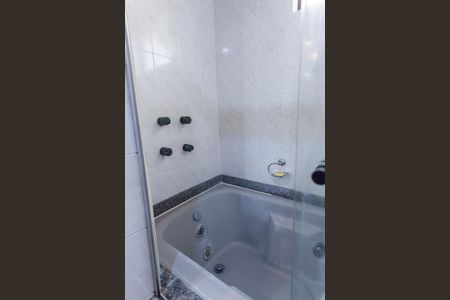 Apartamento à venda com 318m², 5 quartos e 3 vagas Apartamento à venda com 318m², 5 quartos e 3 vagasBanheiro suite