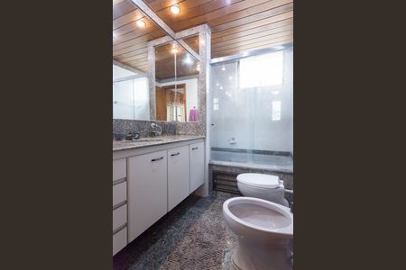 Apartamento à venda com 318m², 5 quartos e 3 vagas Apartamento à venda com 318m², 5 quartos e 3 vagasBanheiro suite