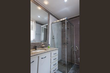 Apartamento à venda com 318m², 5 quartos e 3 vagas Apartamento à venda com 318m², 5 quartos e 3 vagasBanheiro quarto extra - cobertura