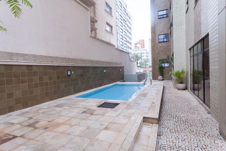 Apartamento à venda com 318m², 5 quartos e 3 vagas Apartamento à venda com 318m², 5 quartos e 3 vagasÁrea comum - Piscina