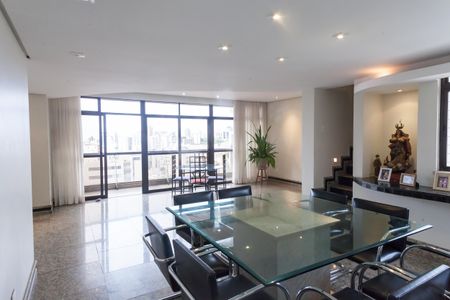 Apartamento à venda com 318m², 5 quartos e 3 vagas Apartamento à venda com 318m², 5 quartos e 3 vagasSala de Jantar