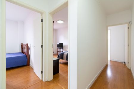 Casa à venda com 300m², 4 quartos e 4 vagasCorredor 