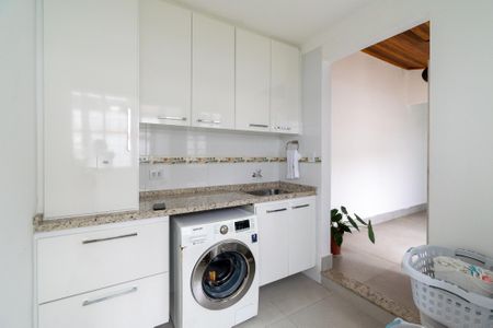 Casa à venda com 300m², 4 quartos e 4 vagasÁrea de Serviço