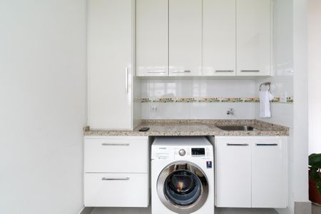 Casa à venda com 300m², 4 quartos e 4 vagasÁrea de Serviço