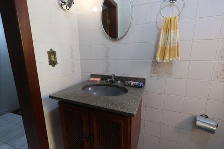 Casa à venda com 240m², 3 quartos e 2 vagasBanheiro