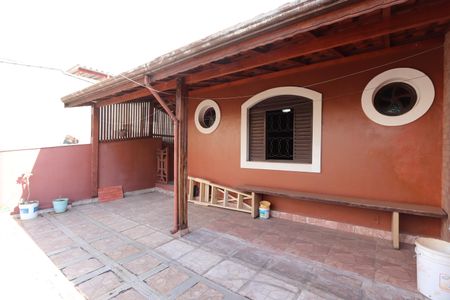 Casa à venda com 240m², 3 quartos e 2 vagasVaranda