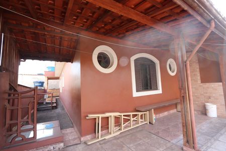 Casa à venda com 240m², 3 quartos e 2 vagasVaranda