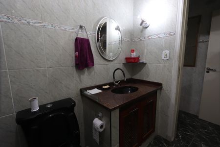 Casa à venda com 240m², 3 quartos e 2 vagasBanheiro de baixo