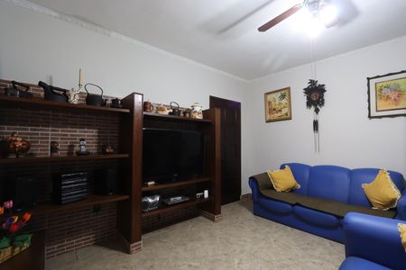 Casa à venda com 240m², 3 quartos e 2 vagasSala