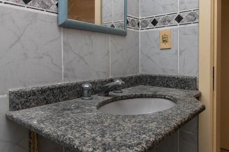 Casa de condomínio à venda com 178m², 3 quartos e 2 vagasBanheiro Social