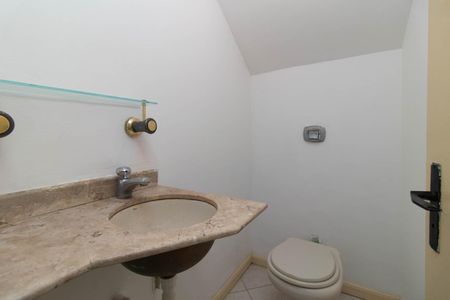 Casa de condomínio à venda com 178m², 3 quartos e 2 vagasLavabo