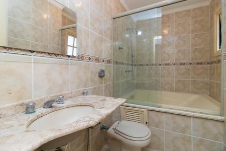 Casa de condomínio à venda com 178m², 3 quartos e 2 vagasBanheiro da Suíte