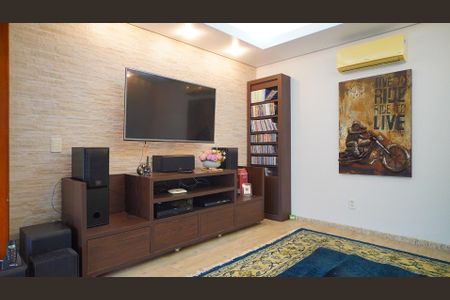 Casa para alugar com 497m², 6 quartos e 2 vagasSala de TV