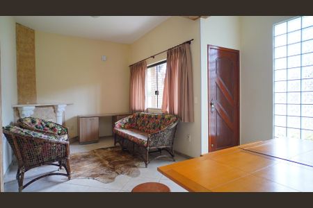 Sala  estar  de casa para alugar com 6 quartos, 497m² em Ingleses do Rio Vermelho, Florianópolis